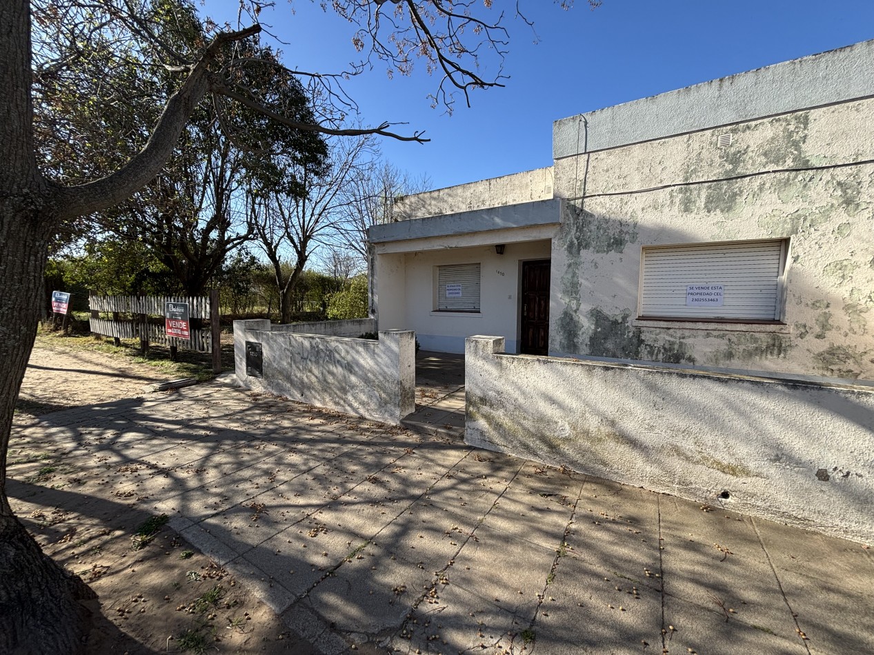 EN VENTA - CASA SOBRE AVENIDA SAN MARTIN - MUY BUENA UBICACION - GRAL. PICO