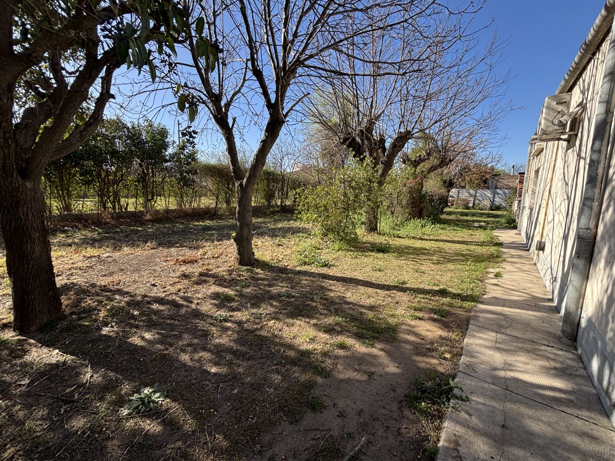 EN VENTA - CASA SOBRE AVENIDA SAN MARTIN - MUY BUENA UBICACION - GRAL. PICO