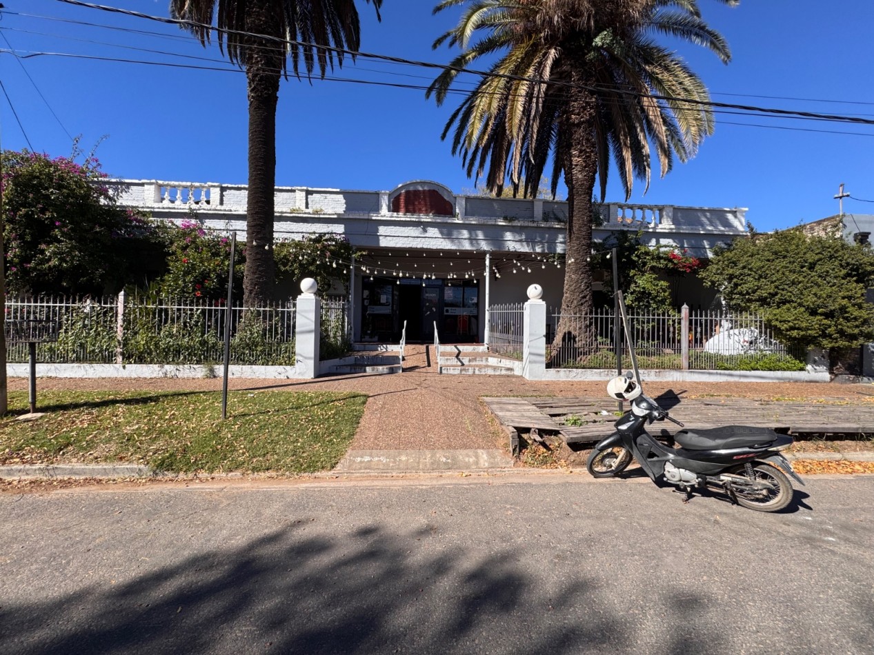 EN VENTA - SALON COMERCIAL - CALLE 25 e/ AVDA Y 16 - GRAL. PICO