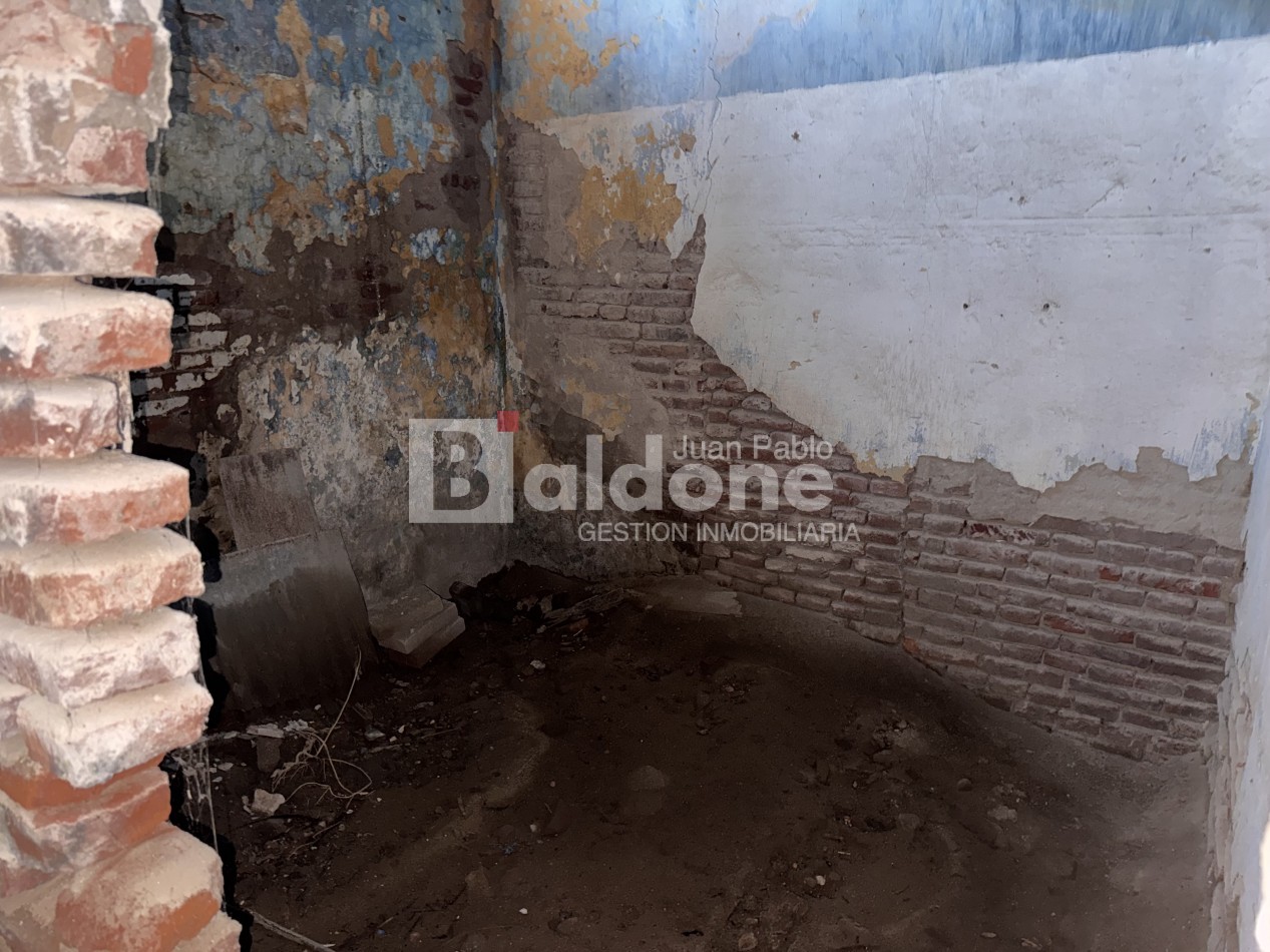 EN VENTA - SALON COMERCIAL - CALLE 25 e/ AVDA Y 16 - GRAL. PICO