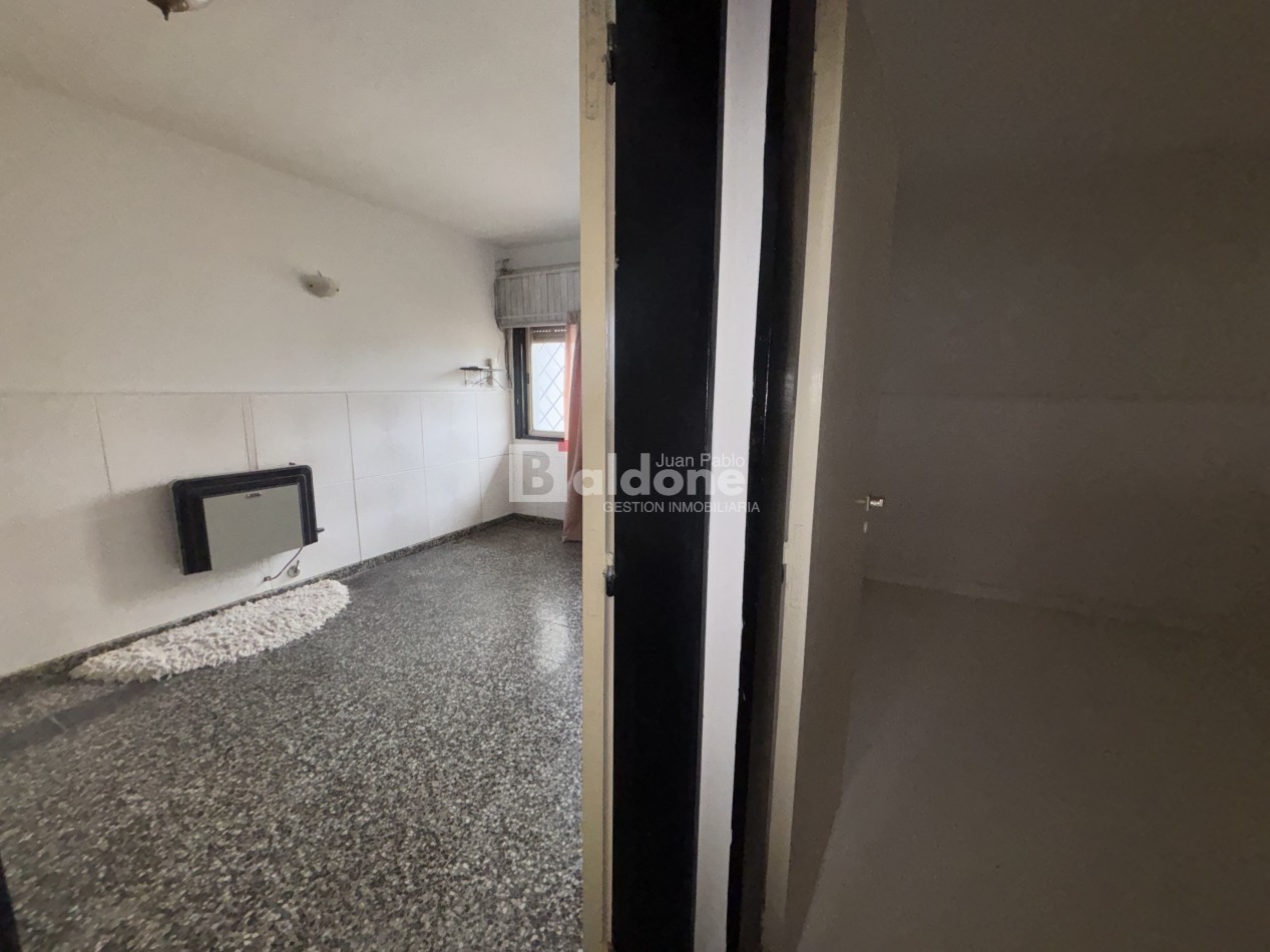 CASA EN VENTA EN SANTA ROSA LA PAMPA - MUY BUENA UBICACION