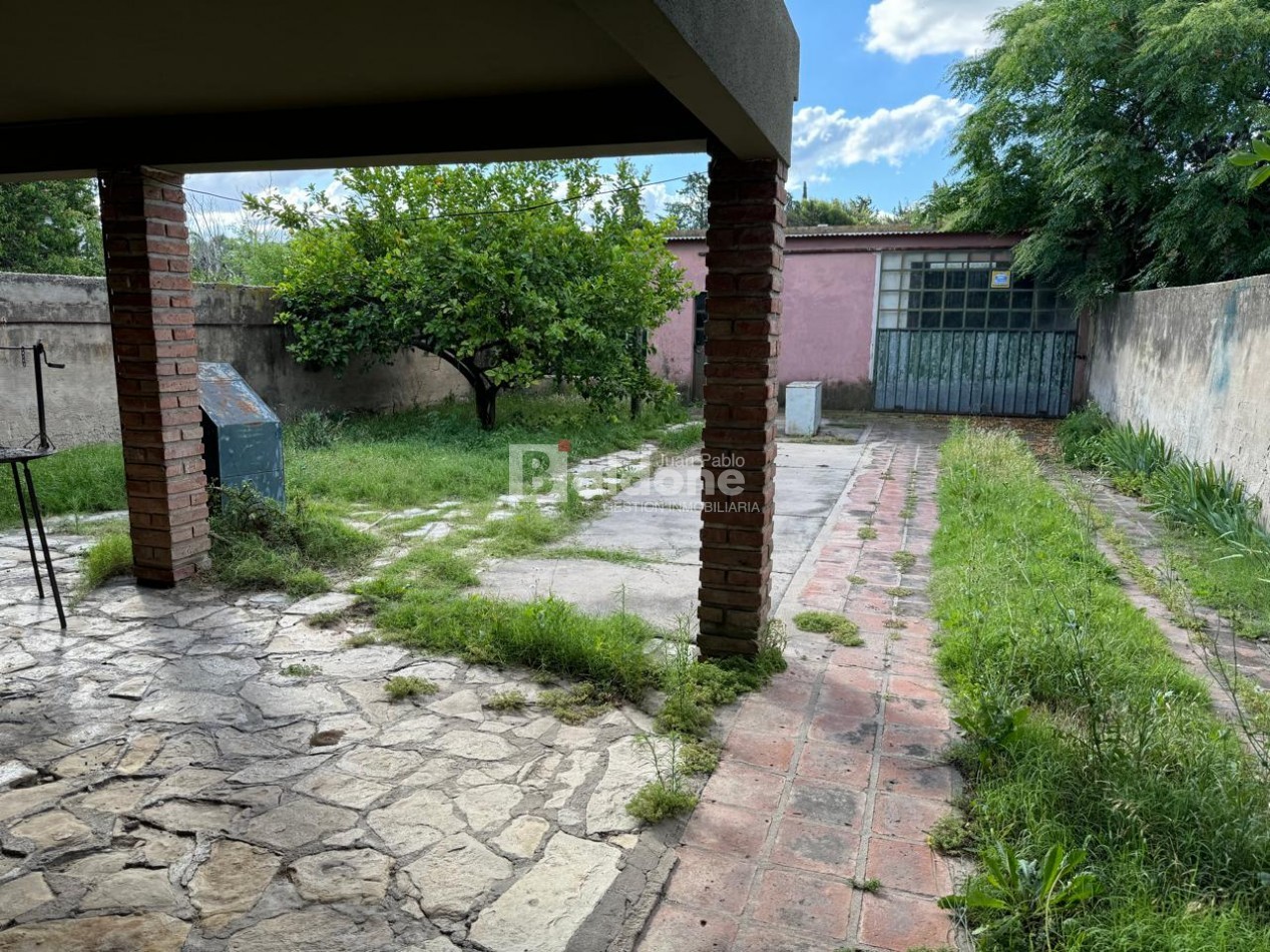 EN VENTA CASA + GALPON - CALLE 5 E/ 10 Y 8 - GRAL. PICO - LA PAMPA