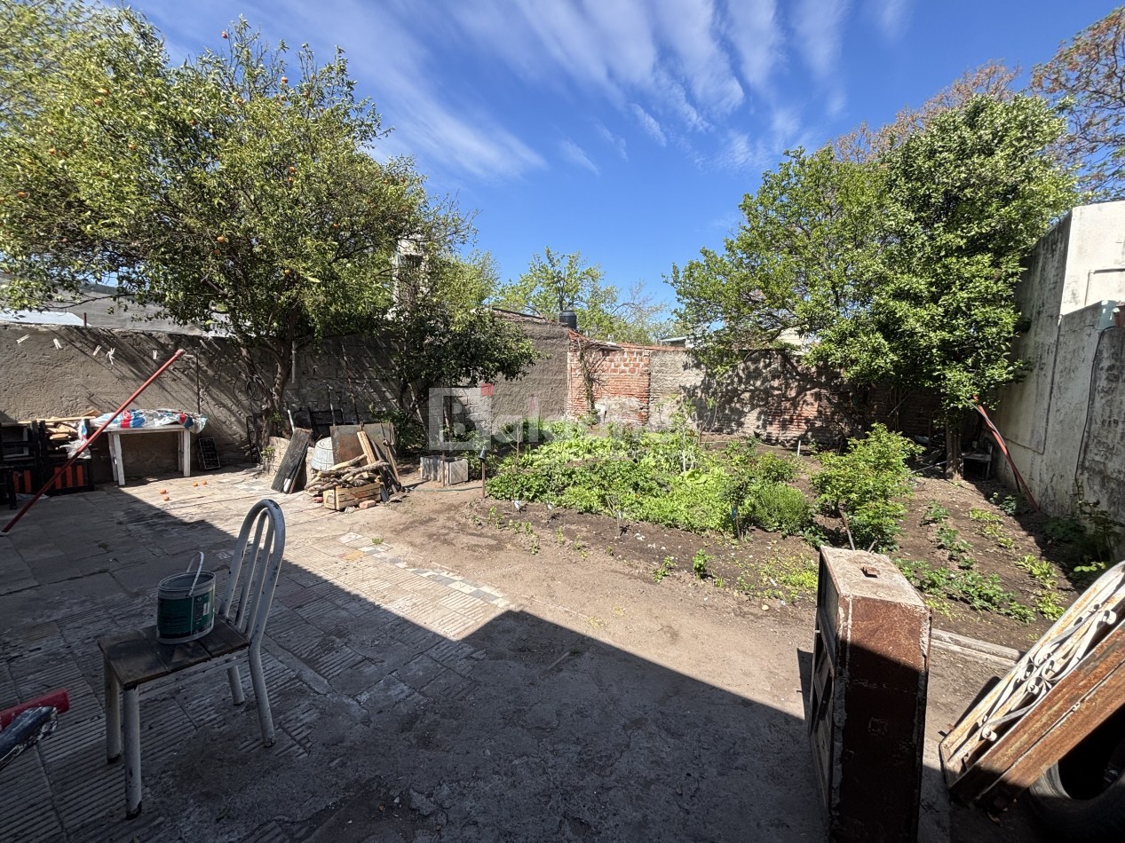 EN VENTA CASA EN CALLE 6 E/ 25 Y 27 - GRAL. PICO 
