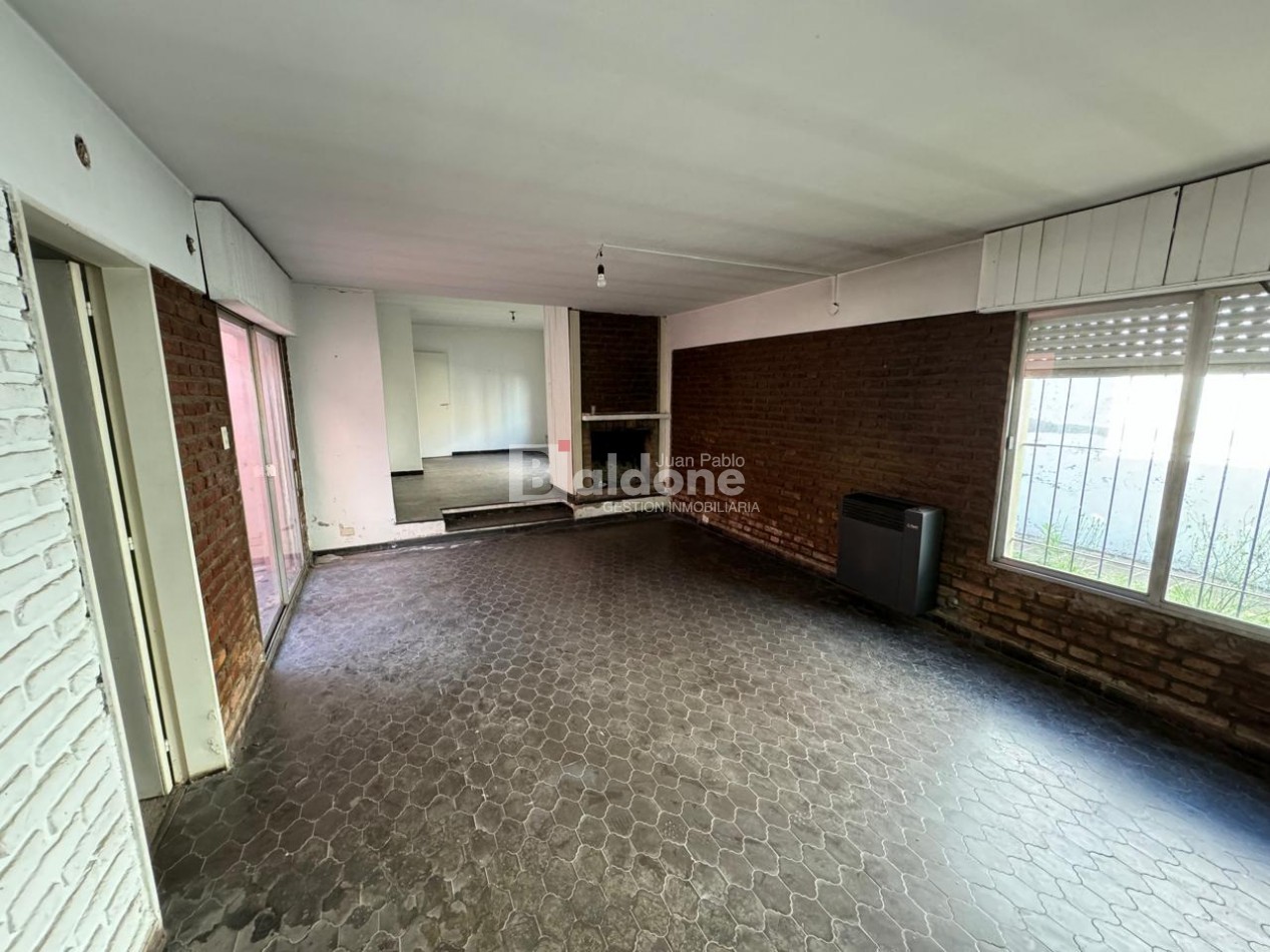 EN VENTA CASA + GALPON - CALLE 5 E/ 10 Y 8 - GRAL. PICO - LA PAMPA