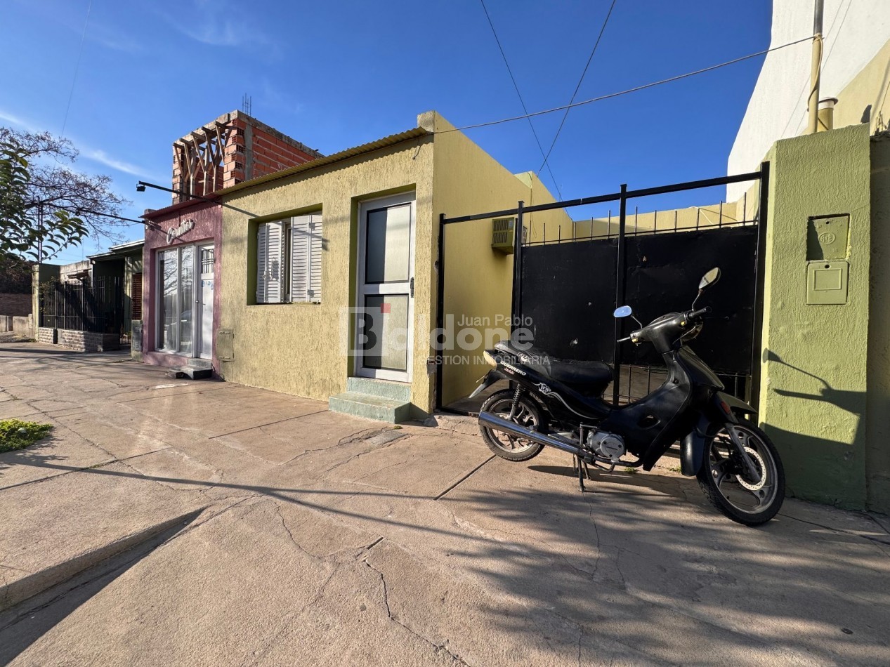 EN VENTA - CASA + LOCAL COMERCIAL - CALLE 2 E/ 101 Y 103 - GRAL. PICO