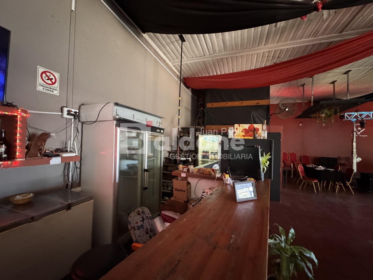 EN VENTA - SALON COMERCIAL - CALLE 25 e/ AVDA Y 16 - GRAL. PICO