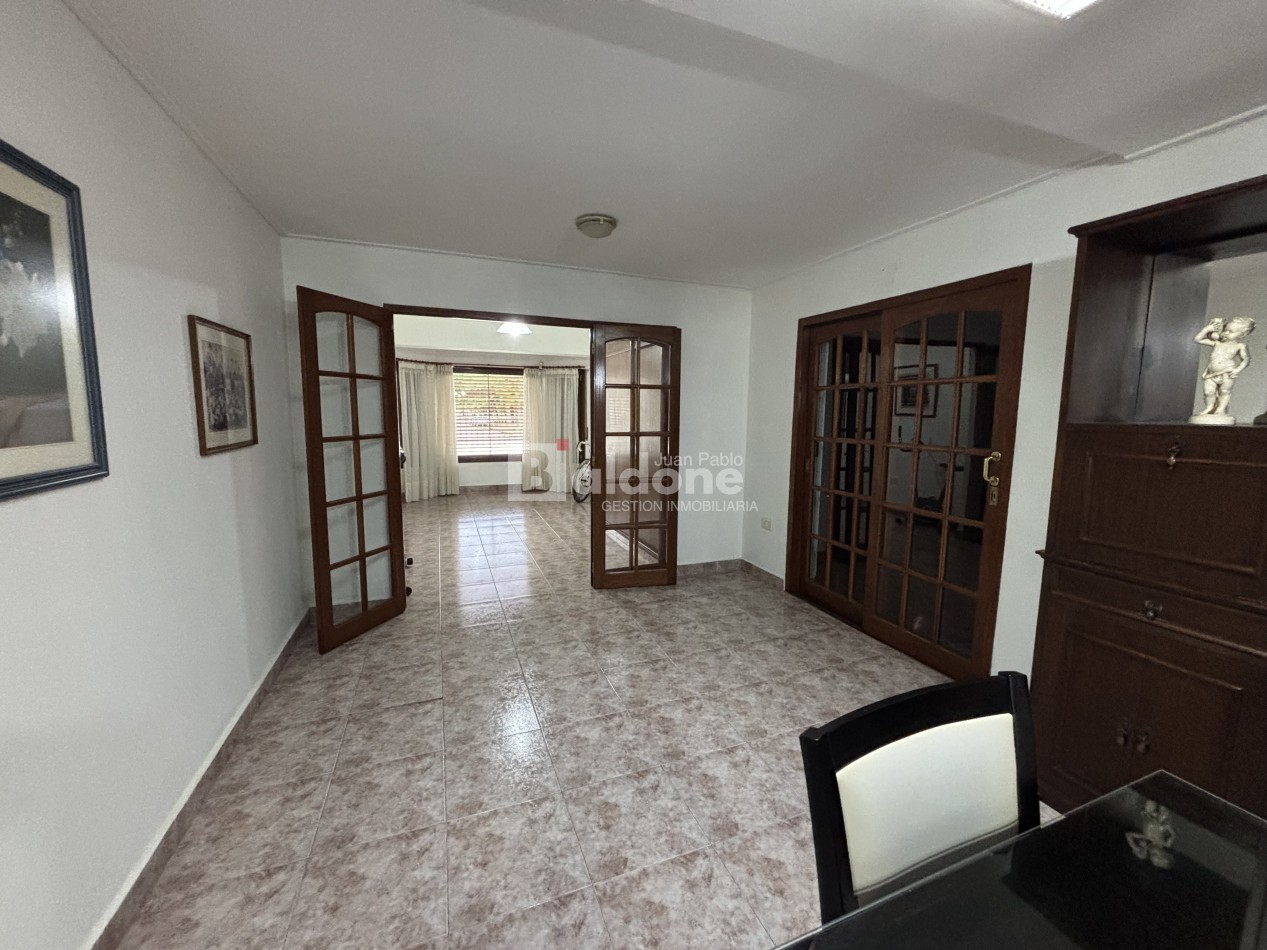 ESPECTACULAR CASA EN VENTA SOBRE CALLE 109 E/ 18 Y AVDA. 