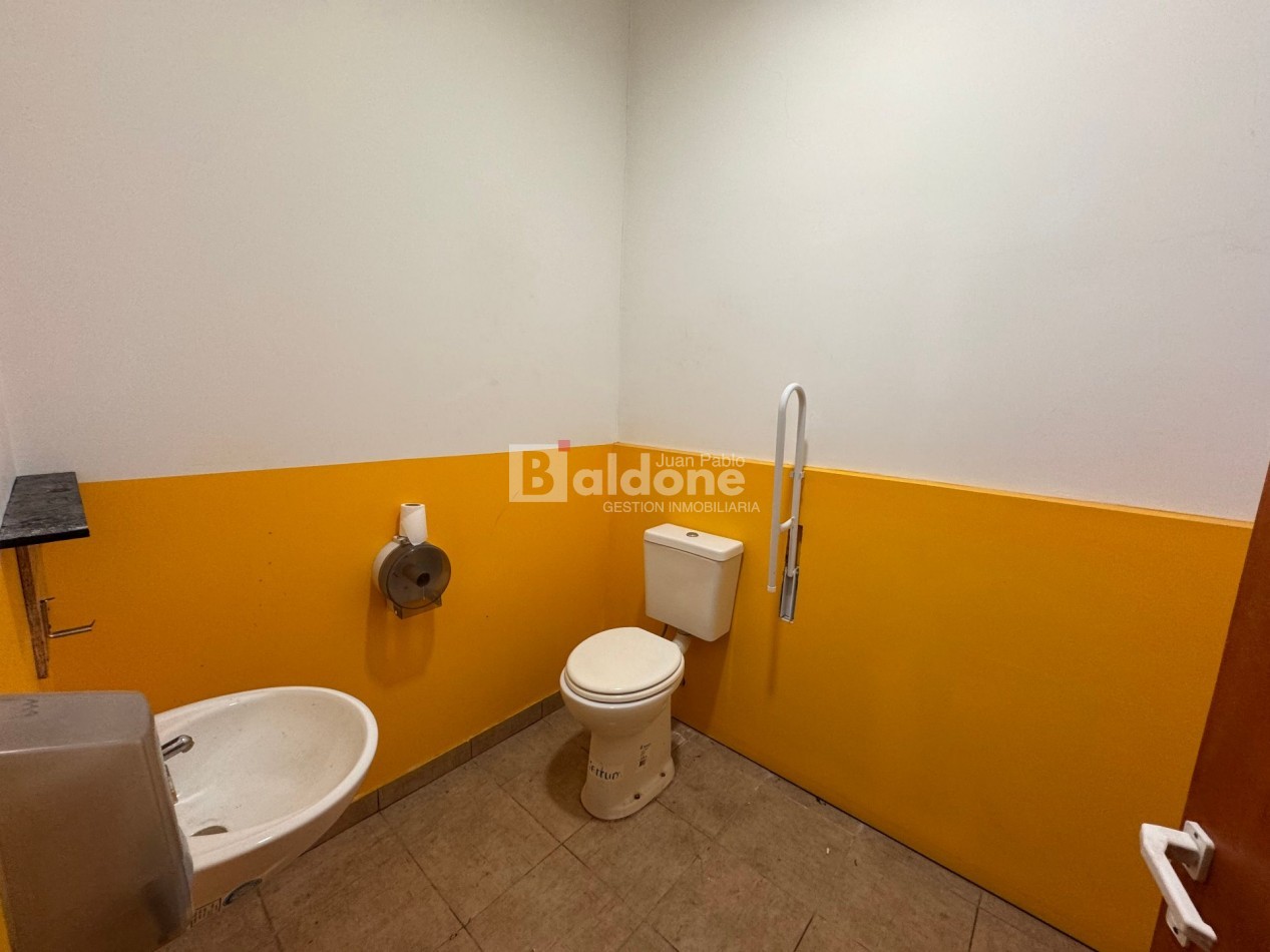 ALQUILER - LOCAL COMERCIAL CENTRICO - CALLE 20 E/ 13 Y 15 - GRAL. PICO - LA PAMPA