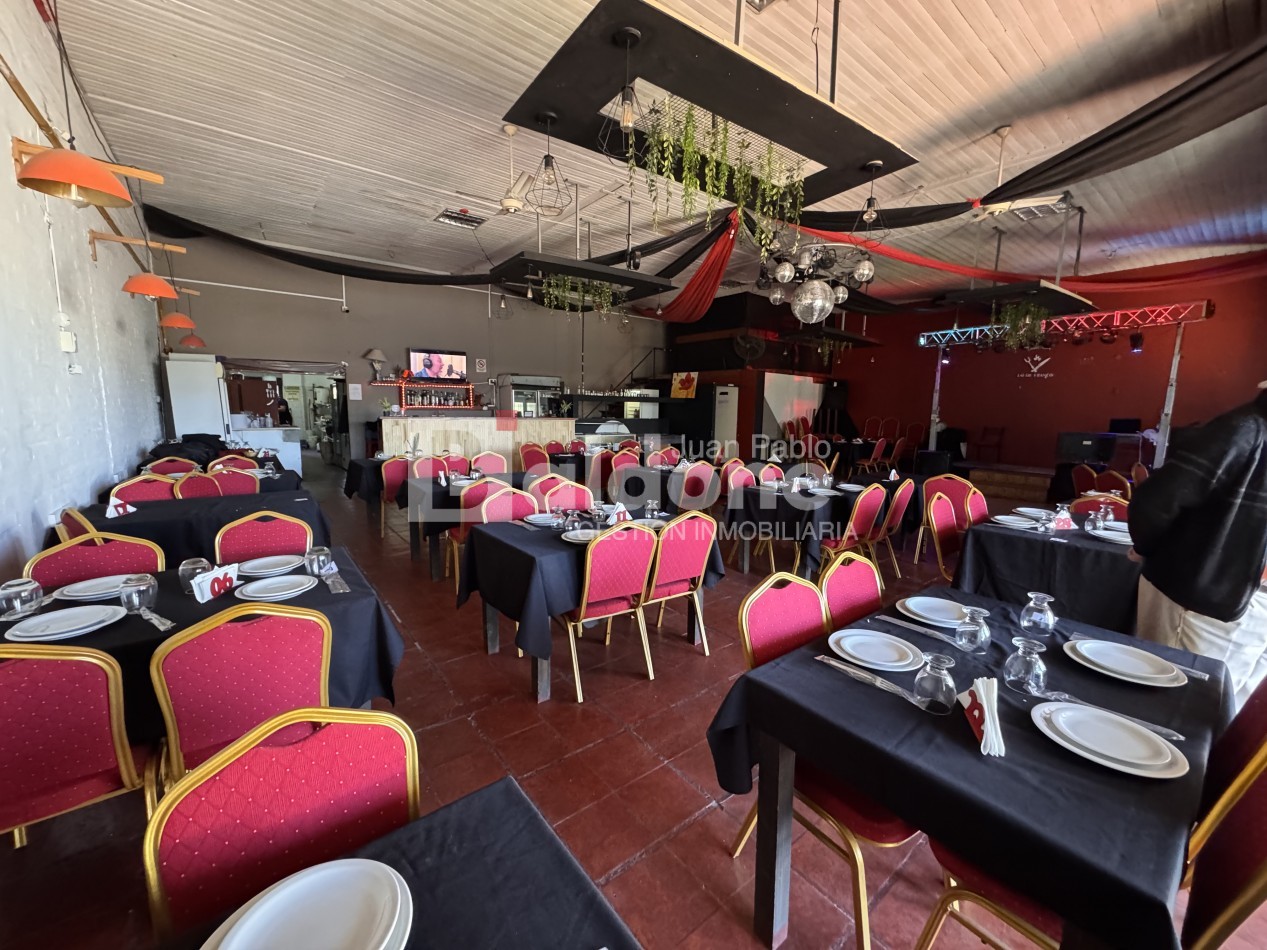 EN VENTA - SALON COMERCIAL - CALLE 25 e/ AVDA Y 16 - GRAL. PICO