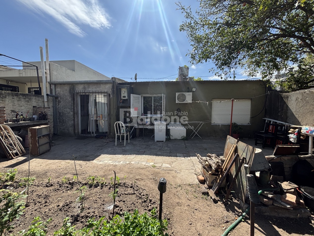 EN VENTA CASA EN CALLE 6 E/ 25 Y 27 - GRAL. PICO 
