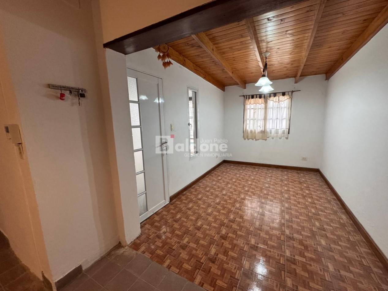 EN VENTA - MUY AMPLIA CASA BARRIO RUCCI - GRAL. PICO - LA PAMPA