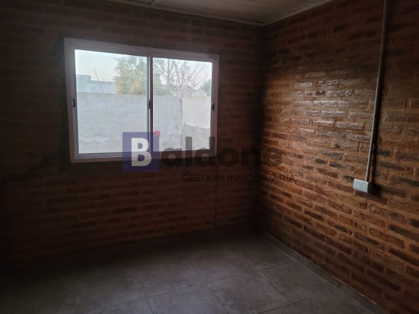 CASA + DEPARTAMENTOS CALLE 8 E/ 23 Y 25 - GRAL. PICO -  EXCELENTE PROPIEDAD