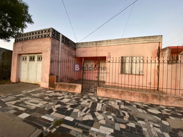 EN VENTA - CASA EN CALLE 102 E/ 29 Y 31 - GRAL. PICO