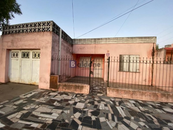 EN VENTA - CASA EN CALLE 102 E/ 29 Y 31 - GRAL. PICO