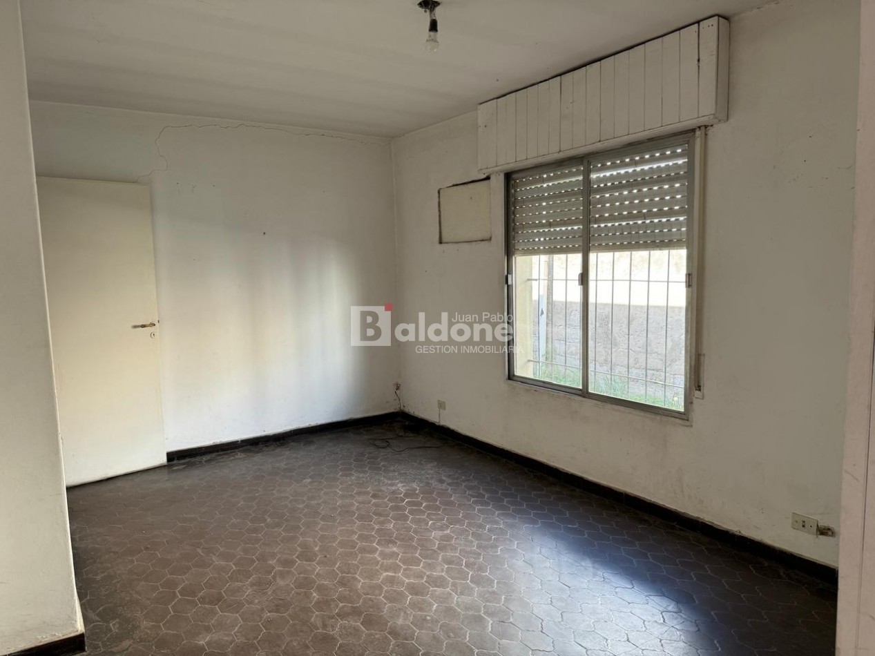 EN VENTA CASA + GALPON - CALLE 5 E/ 10 Y 8 - GRAL. PICO - LA PAMPA