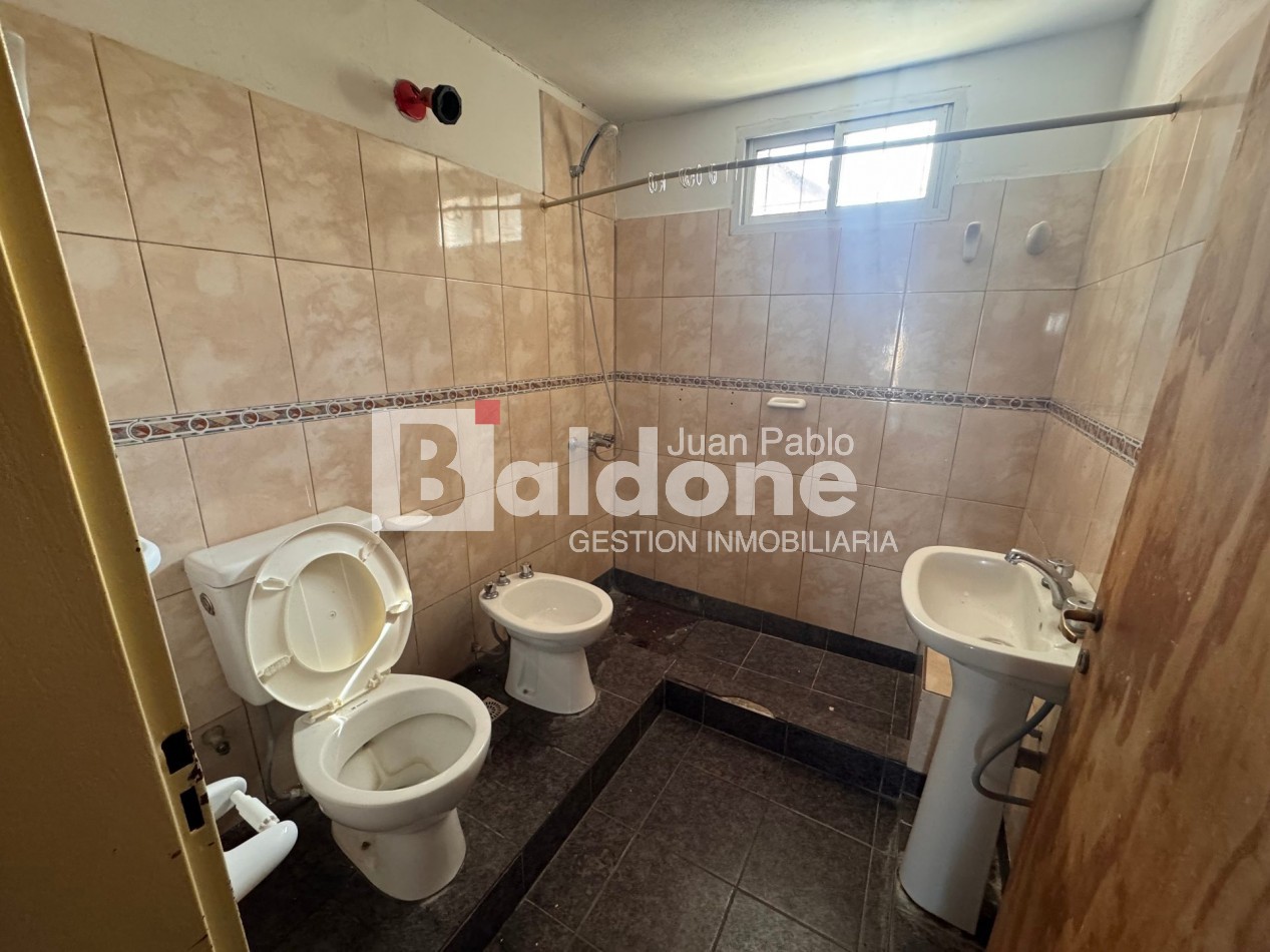 EN VENTA - AMPLIA CASA BARRIO RUCCI - GRAL. PICO - LA PAMPA