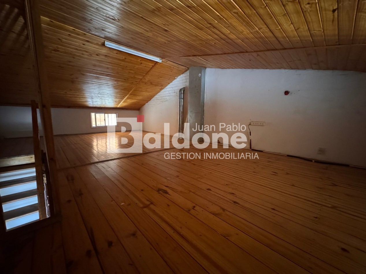 EN VENTA - AMPLIA CASA BARRIO RUCCI - GRAL. PICO - LA PAMPA