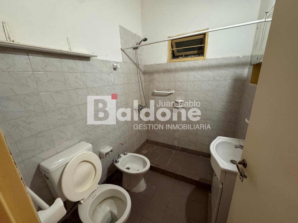 EN VENTA - AMPLIA CASA BARRIO RUCCI - GRAL. PICO - LA PAMPA