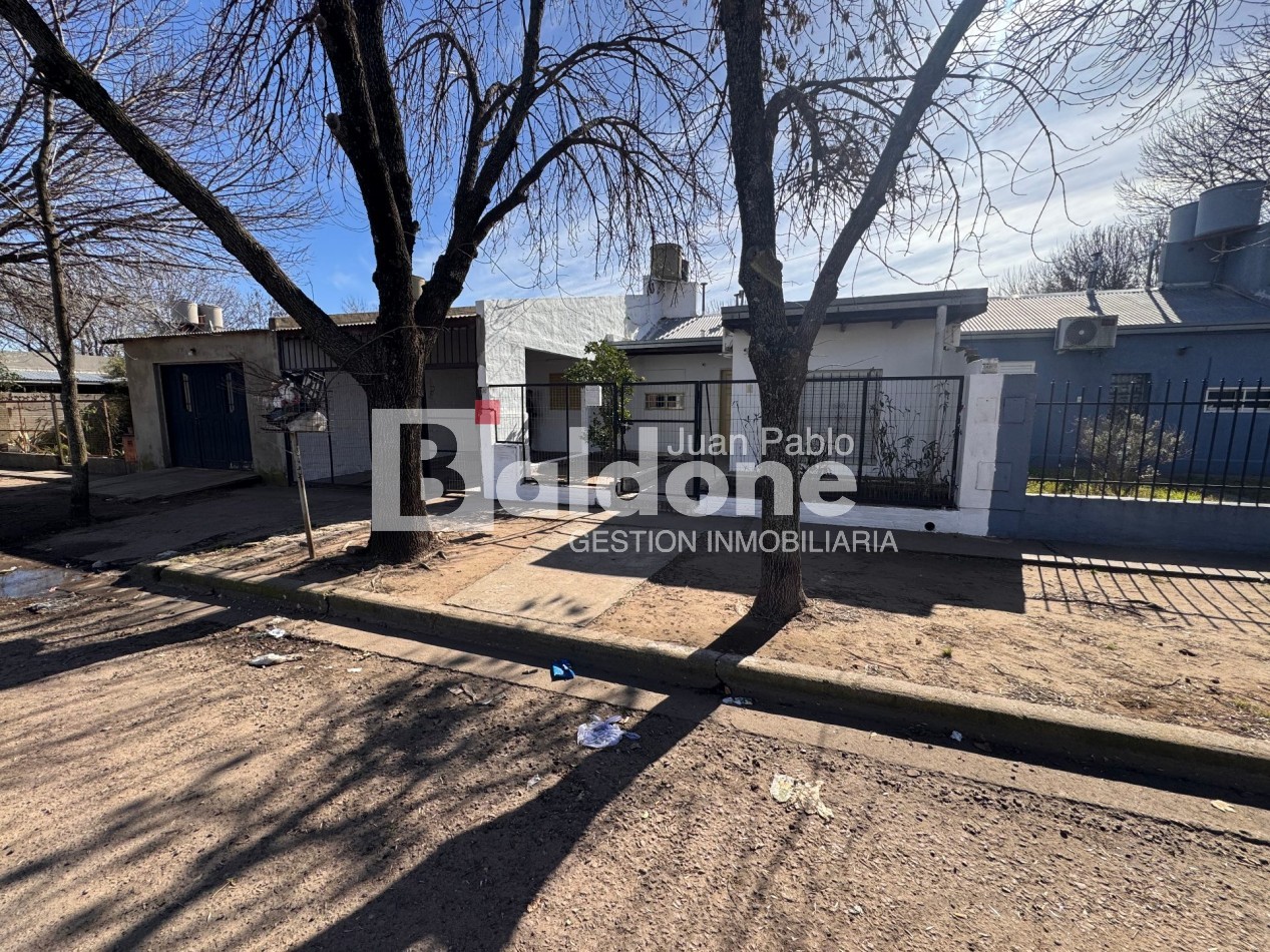 EN VENTA - AMPLIA CASA BARRIO RUCCI - GRAL. PICO - LA PAMPA