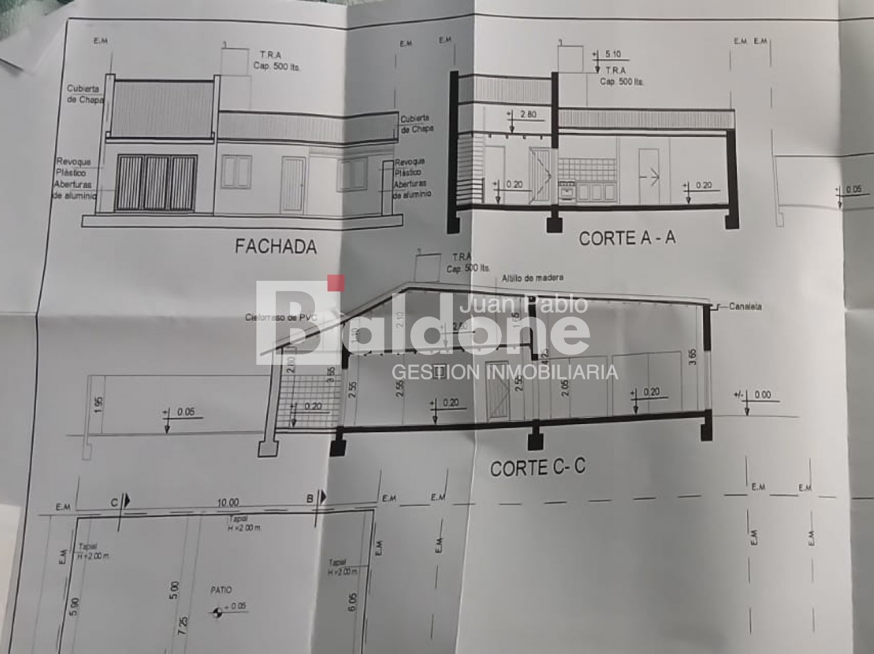 EN VENTA - AMPLIA CASA BARRIO RUCCI - GRAL. PICO - LA PAMPA