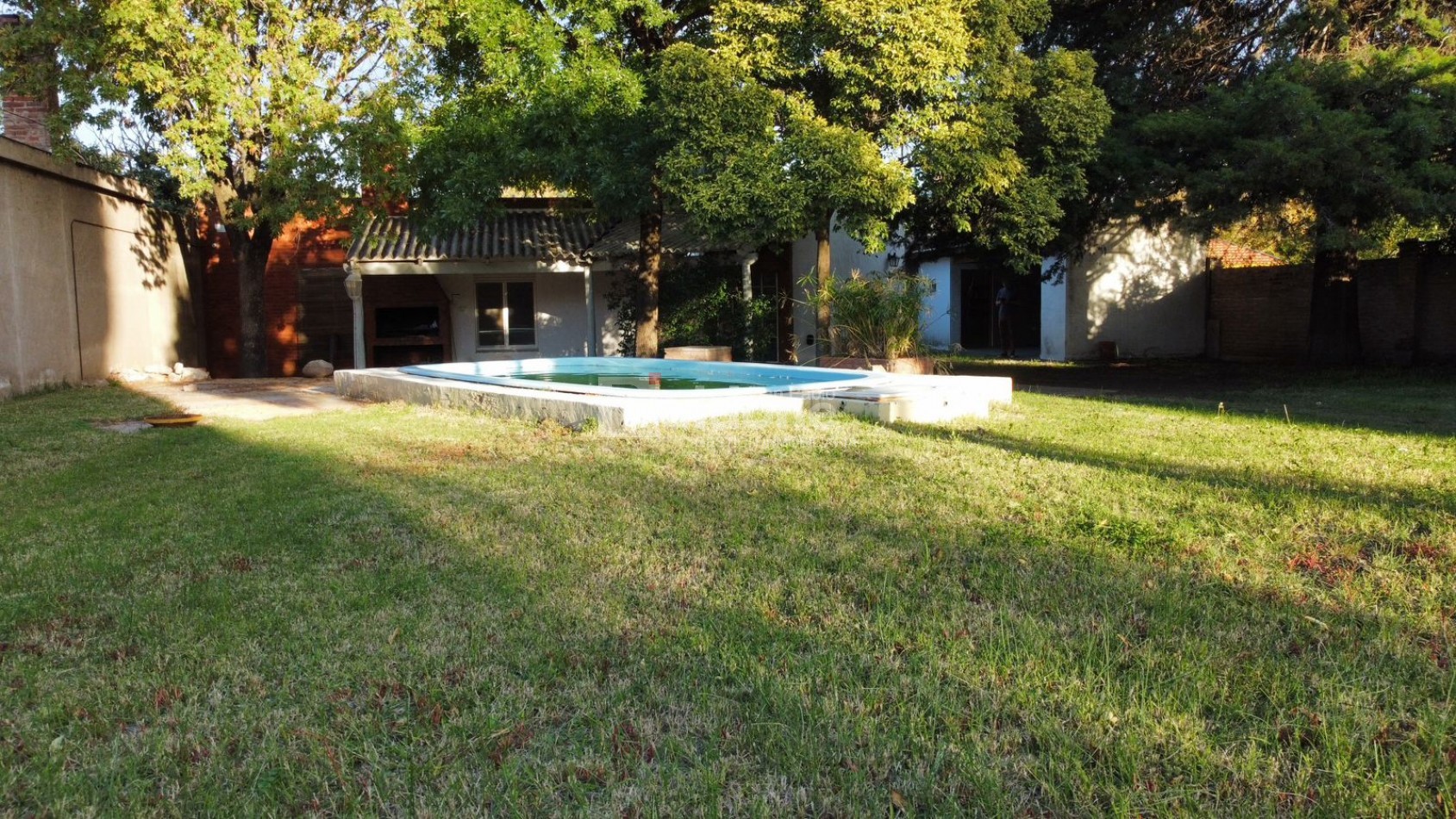CASA QUINTA EN VENTA - OPORTUNIDAD EN BARRIO EXCLUSIVO - TOAY LA PAMPA 