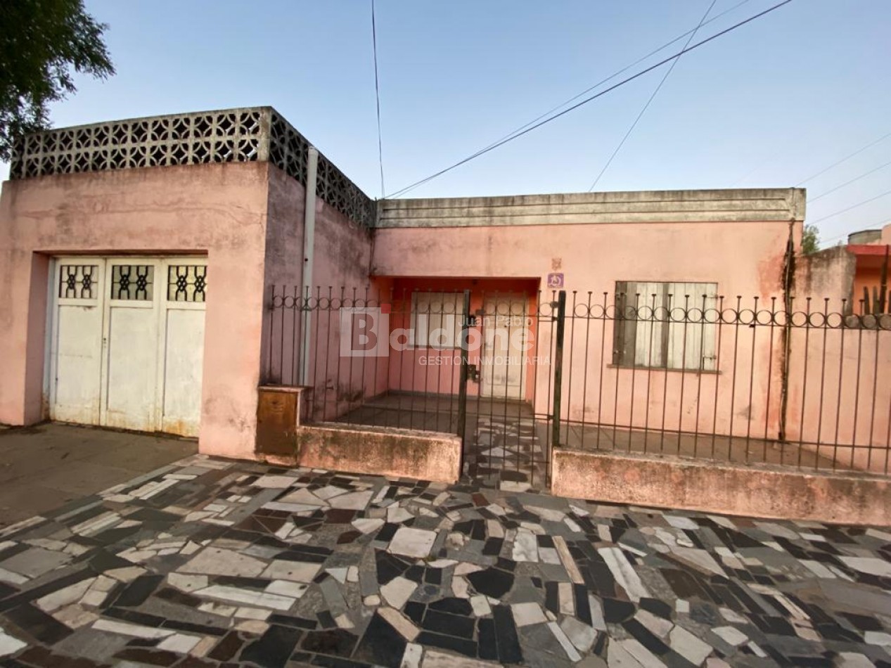 EN VENTA - CASA EN CALLE 102 E/ 29 Y 31 - GRAL. PICO