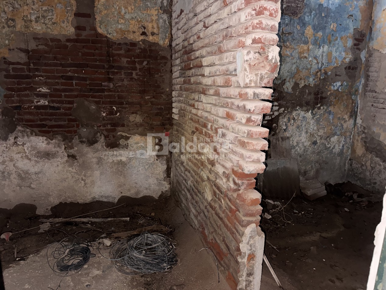EN VENTA - SALON COMERCIAL - CALLE 25 e/ AVDA Y 16 - GRAL. PICO