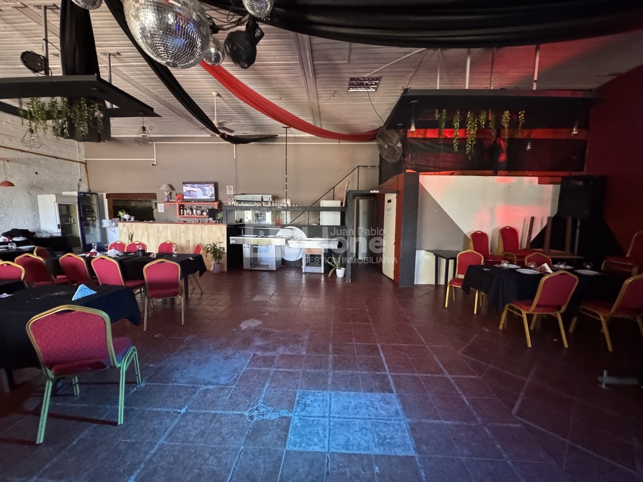 EN VENTA - SALON COMERCIAL - CALLE 25 e/ AVDA Y 16 - GRAL. PICO