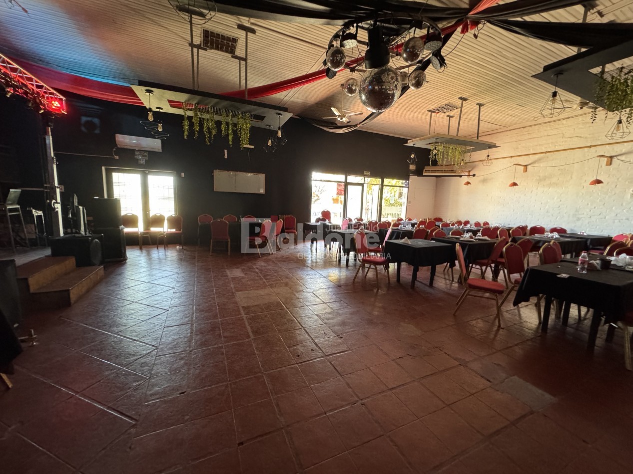 EN VENTA - SALON COMERCIAL - CALLE 25 e/ AVDA Y 16 - GRAL. PICO
