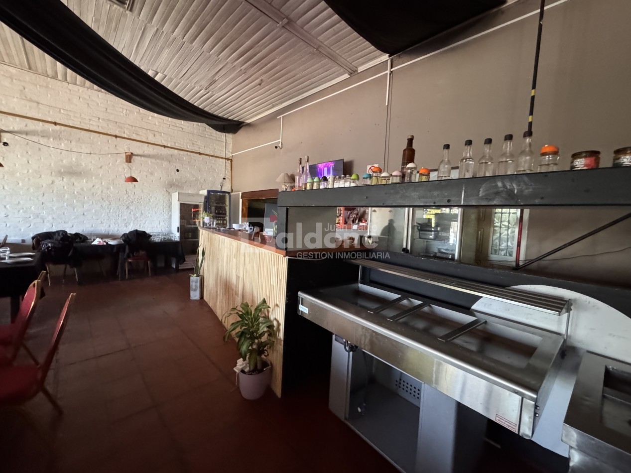 EN VENTA - SALON COMERCIAL - CALLE 25 e/ AVDA Y 16 - GRAL. PICO