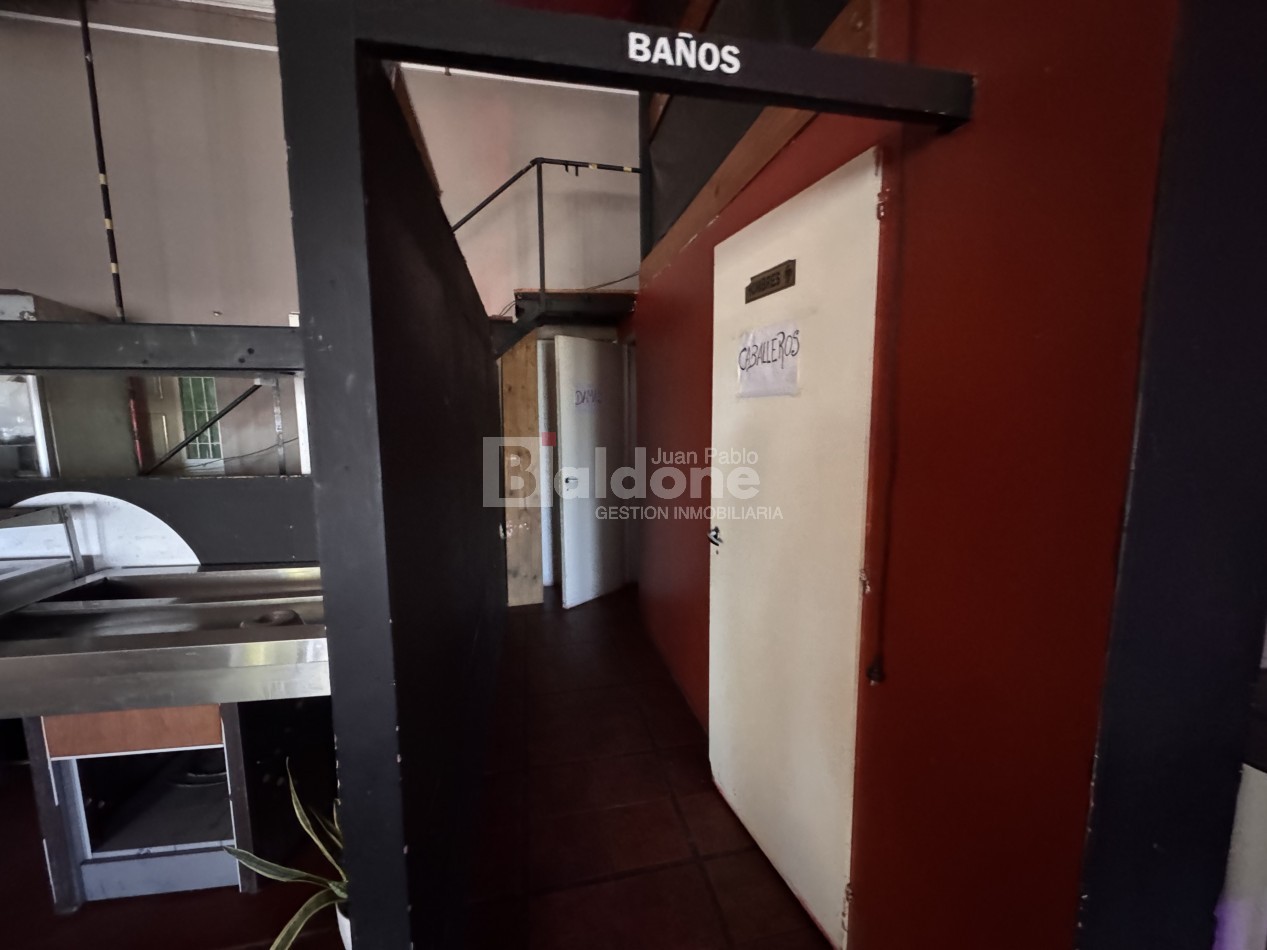 EN VENTA - SALON COMERCIAL - CALLE 25 e/ AVDA Y 16 - GRAL. PICO