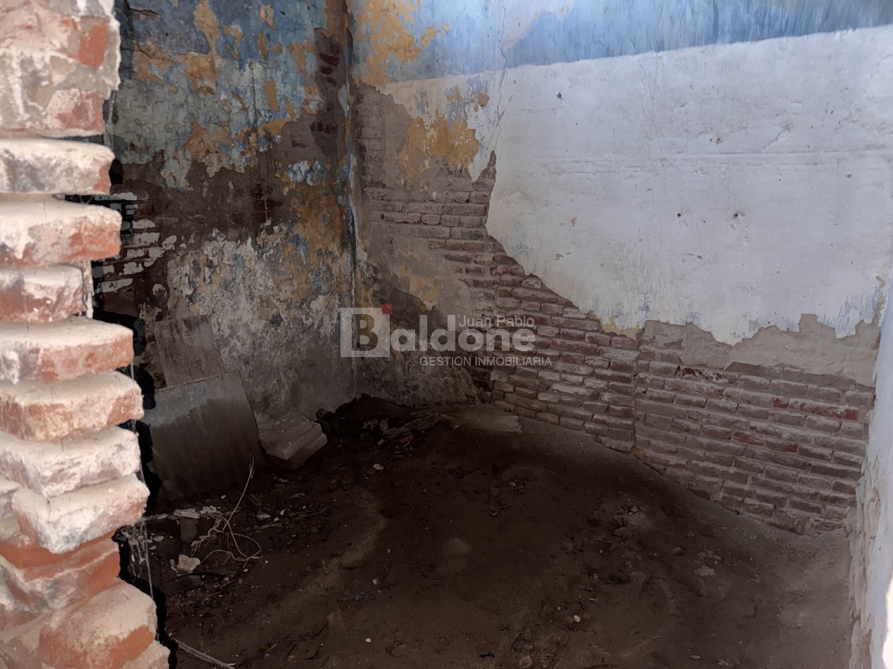 EN VENTA - SALON COMERCIAL - CALLE 25 e/ AVDA Y 16 - GRAL. PICO