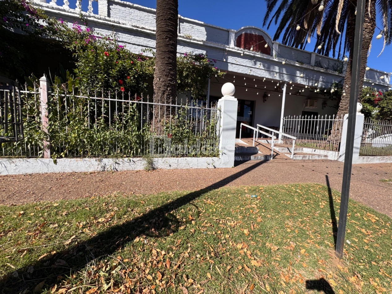 EN VENTA - SALON COMERCIAL - CALLE 25 e/ AVDA Y 16 - GRAL. PICO