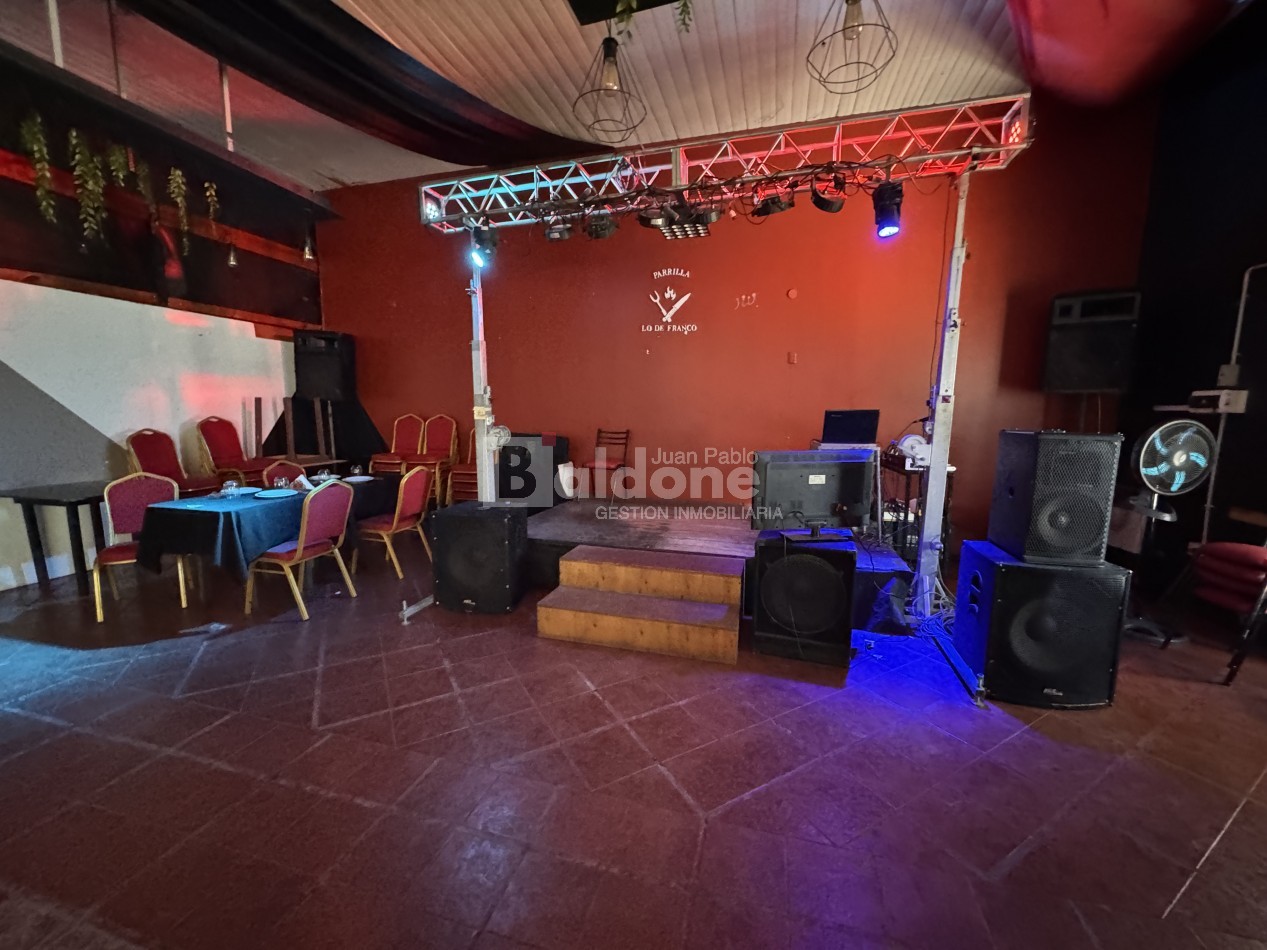 EN VENTA - SALON COMERCIAL - CALLE 25 e/ AVDA Y 16 - GRAL. PICO