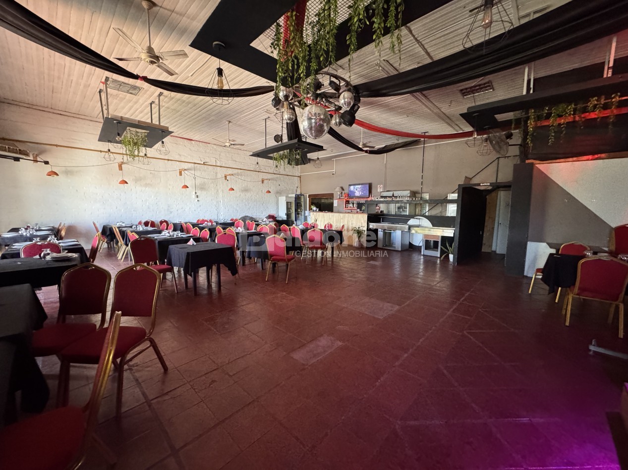 EN VENTA - SALON COMERCIAL - CALLE 25 e/ AVDA Y 16 - GRAL. PICO