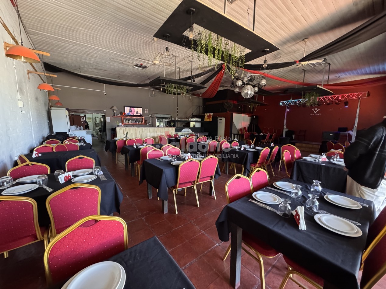EN VENTA - SALON COMERCIAL - CALLE 25 e/ AVDA Y 16 - GRAL. PICO