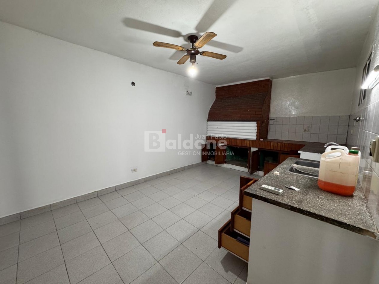 EN VENTA - MUY AMPLIA CASA BARRIO RUCCI - GRAL. PICO - LA PAMPA