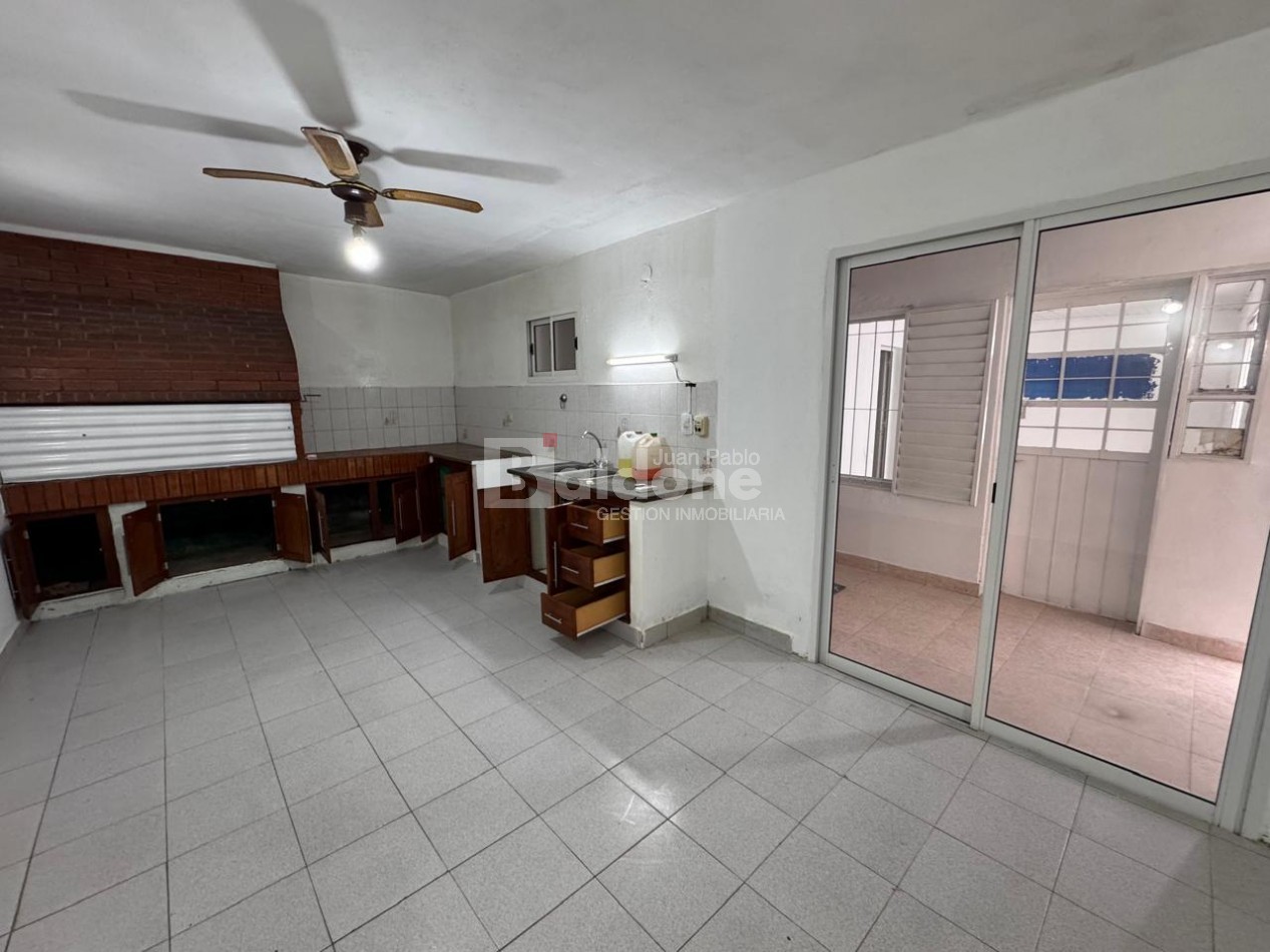 EN VENTA - MUY AMPLIA CASA BARRIO RUCCI - GRAL. PICO - LA PAMPA