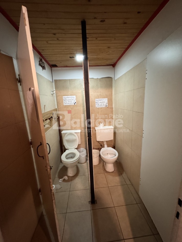 EN VENTA - SALON COMERCIAL - CALLE 25 e/ AVDA Y 16 - GRAL. PICO