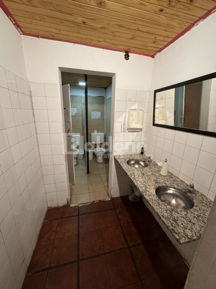 EN VENTA - SALON COMERCIAL - CALLE 25 e/ AVDA Y 16 - GRAL. PICO