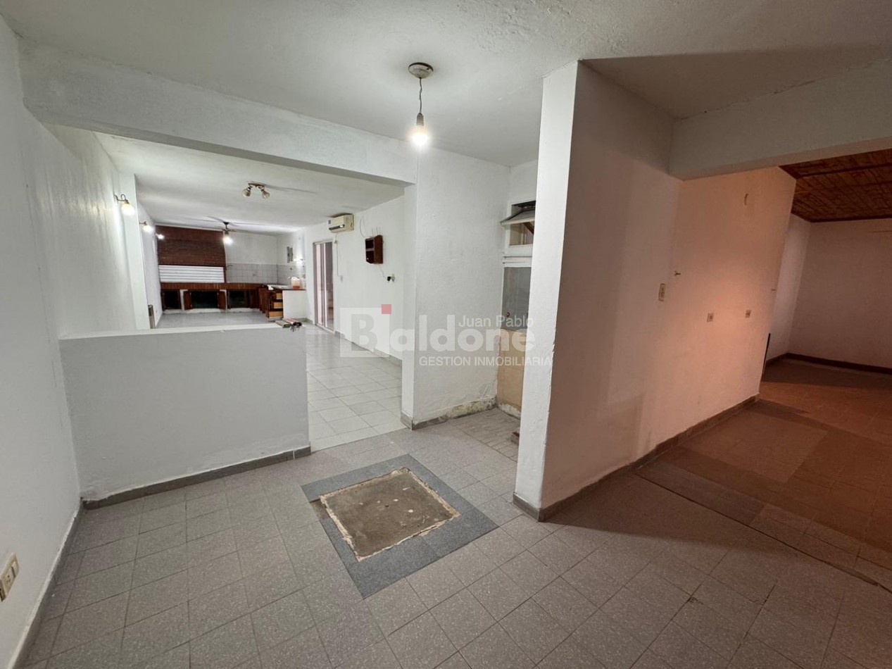 EN VENTA - MUY AMPLIA CASA BARRIO RUCCI - GRAL. PICO - LA PAMPA
