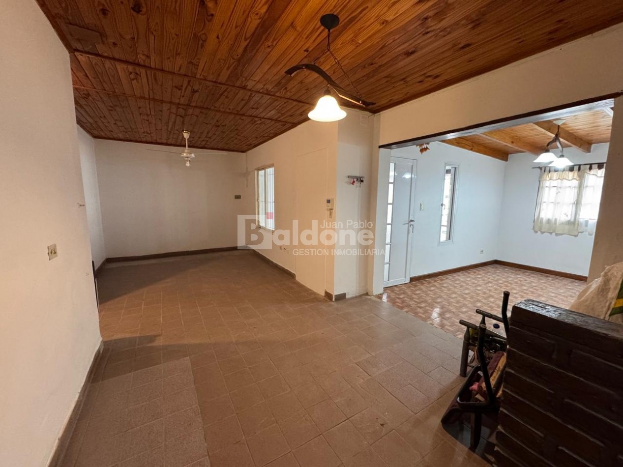 EN VENTA - MUY AMPLIA CASA BARRIO RUCCI - GRAL. PICO - LA PAMPA