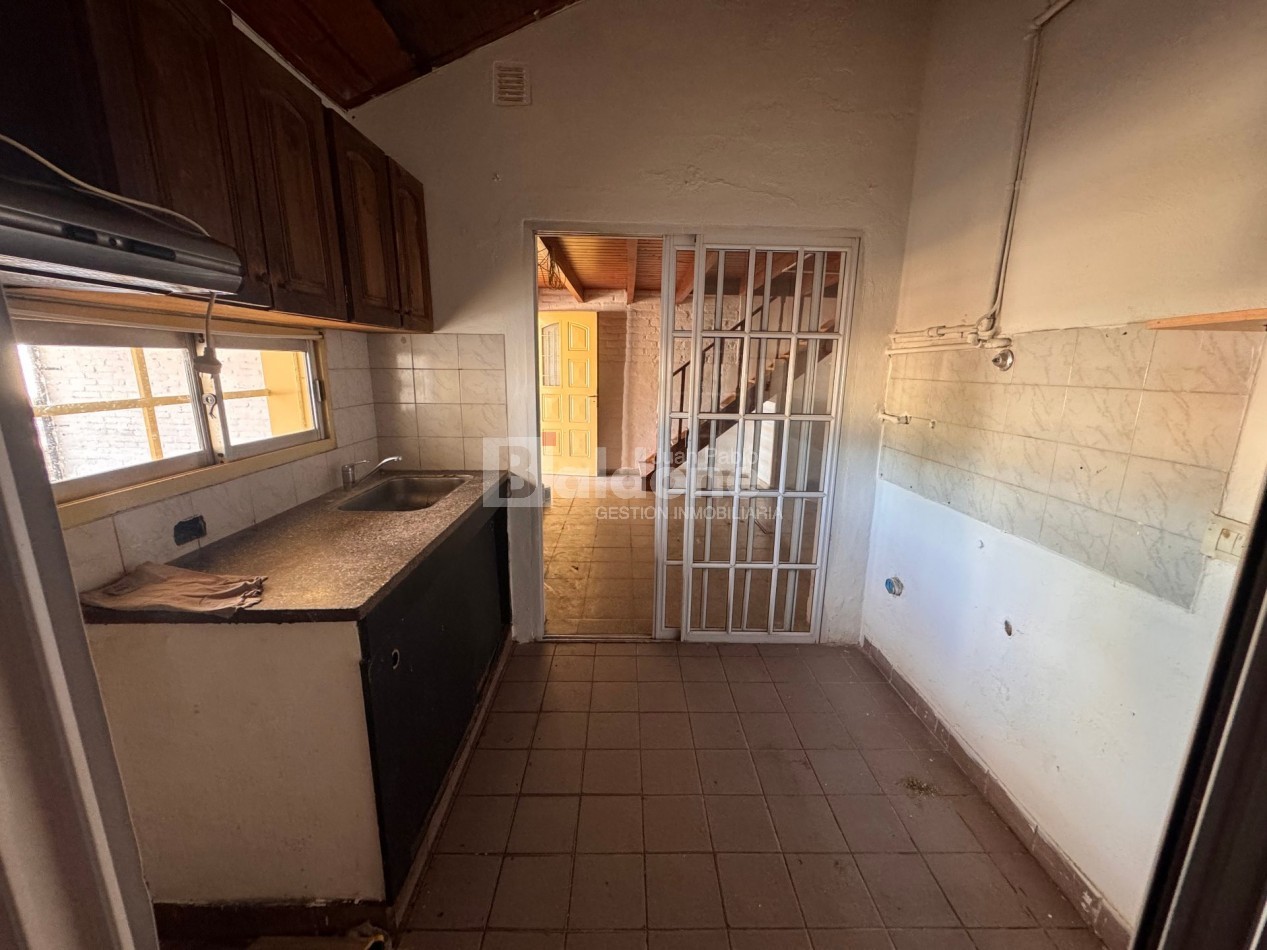EN VENTA - AMPLIA CASA BARRIO RUCCI - GRAL. PICO - LA PAMPA