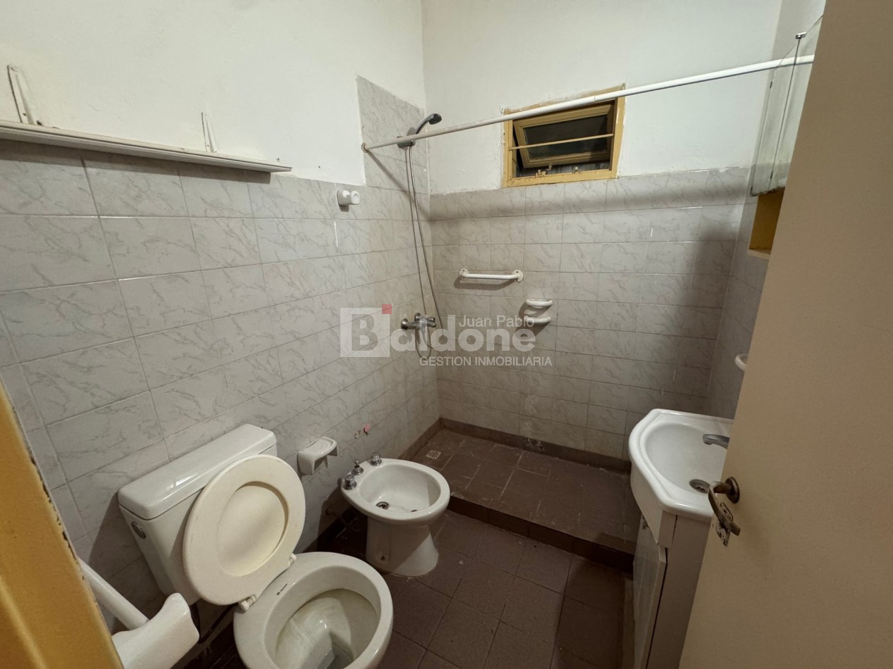 EN VENTA - AMPLIA CASA BARRIO RUCCI - GRAL. PICO - LA PAMPA