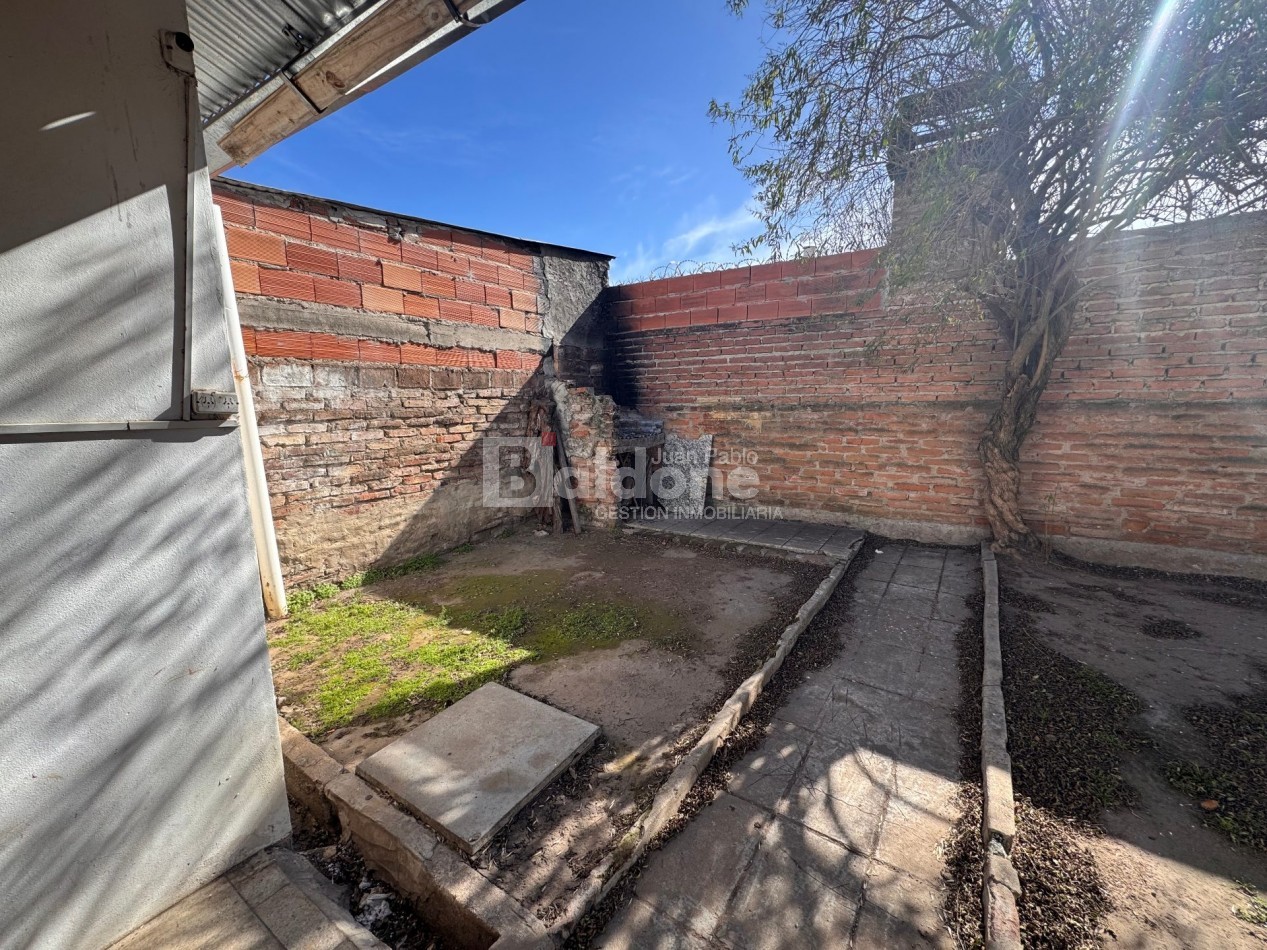 EN VENTA - AMPLIA CASA BARRIO RUCCI - GRAL. PICO - LA PAMPA