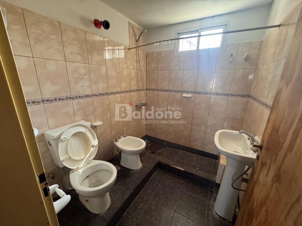 EN VENTA - AMPLIA CASA BARRIO RUCCI - GRAL. PICO - LA PAMPA