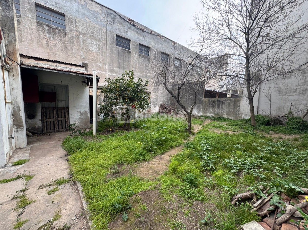 EN VENTA - OPORTUNIDAD MULTIRRENTA - 2 LOCALES + CASA CENTRICA - GRAL.PICO