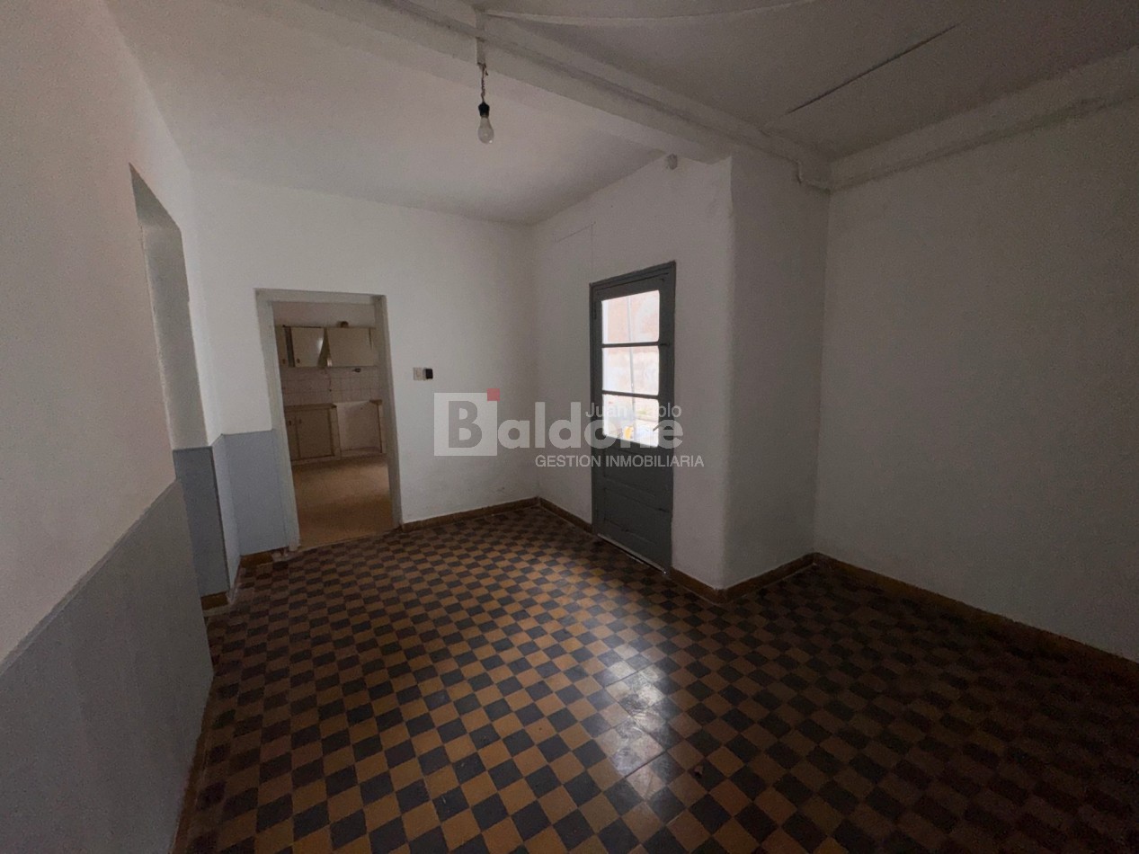 EN VENTA - OPORTUNIDAD MULTIRRENTA - 2 LOCALES + CASA CENTRICA - GRAL.PICO