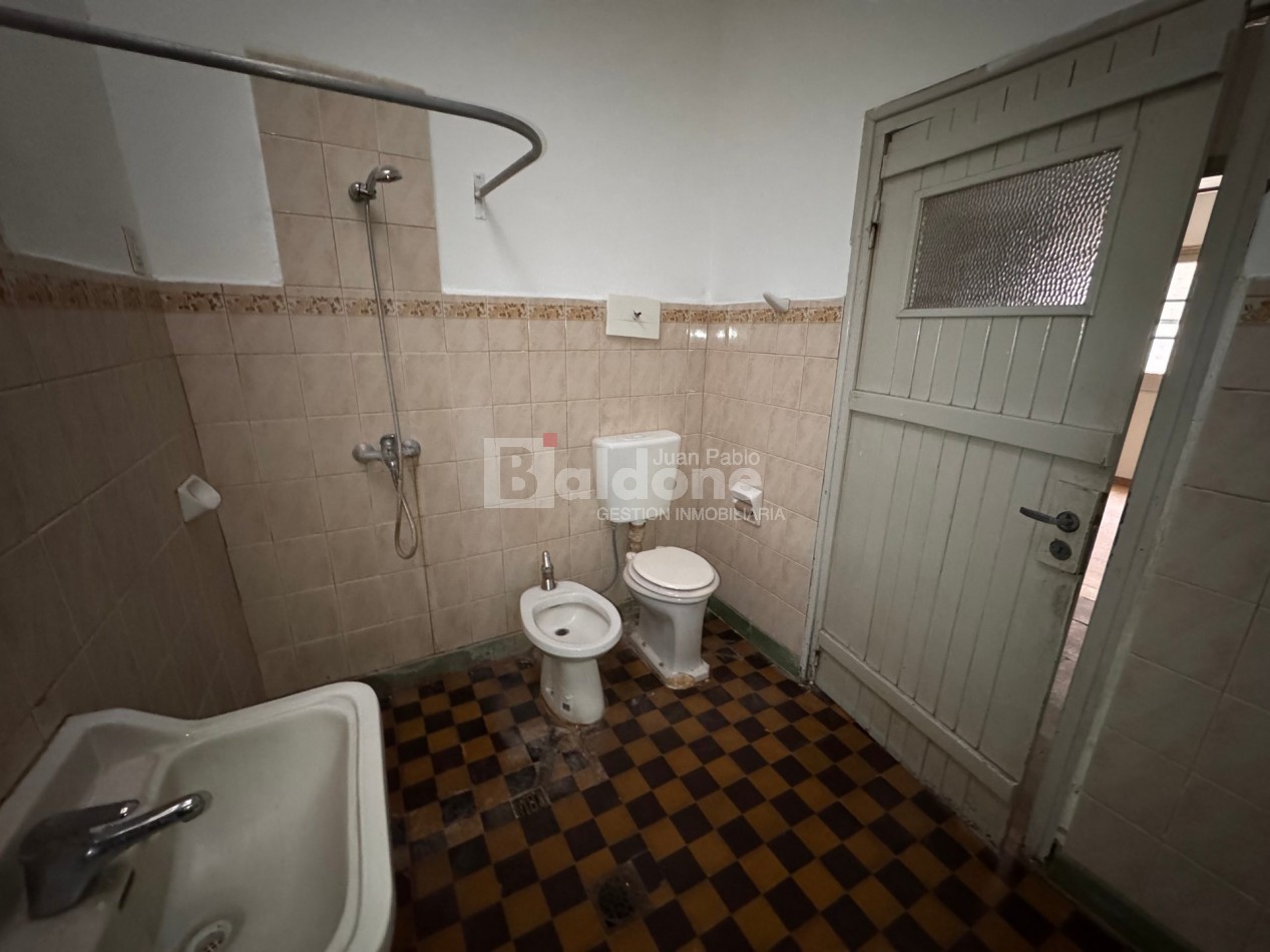 EN VENTA - OPORTUNIDAD MULTIRRENTA - 2 LOCALES + CASA CENTRICA - GRAL.PICO