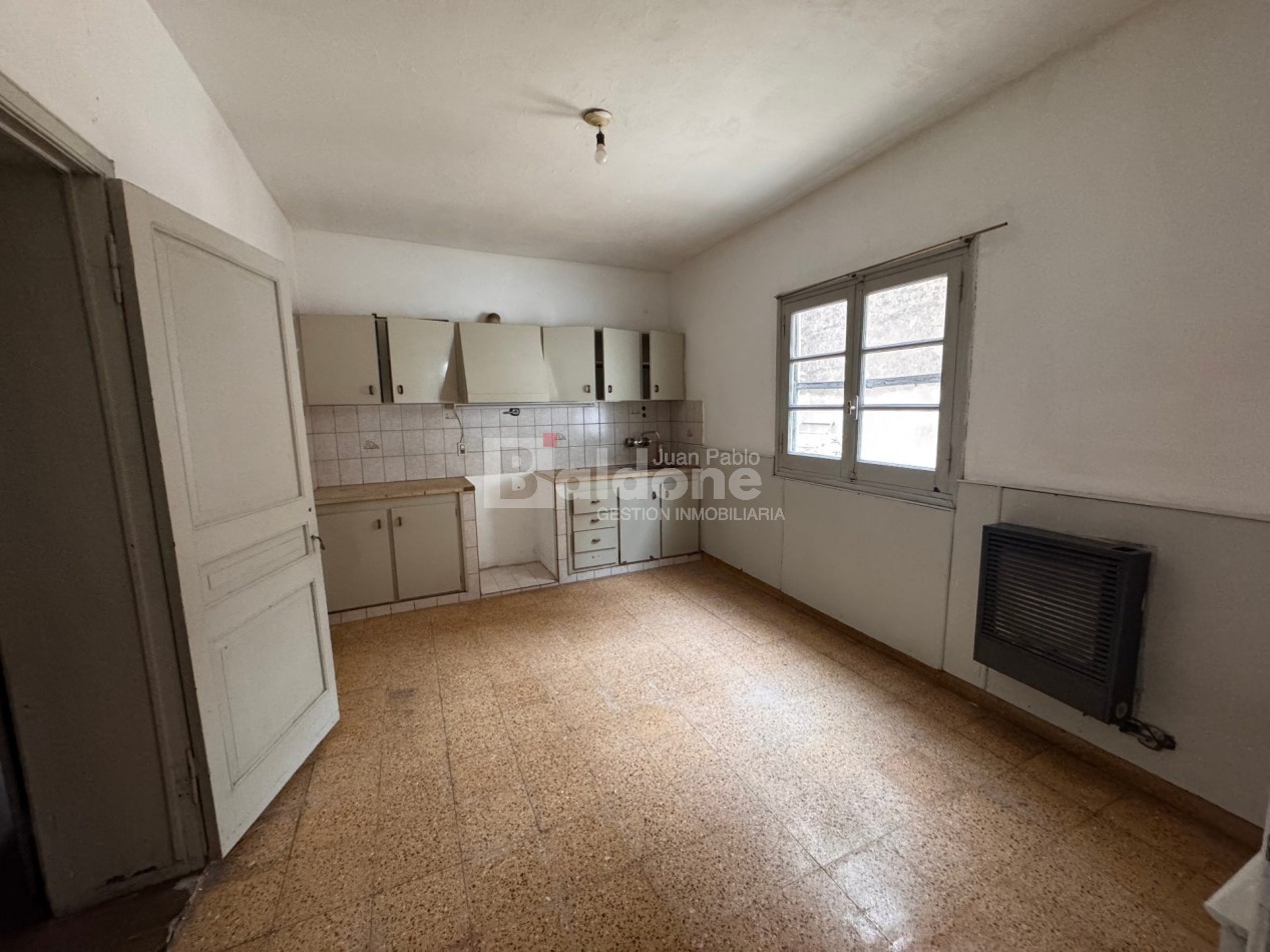 EN VENTA - OPORTUNIDAD MULTIRRENTA - 2 LOCALES + CASA CENTRICA - GRAL.PICO